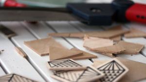 Villatakki ja vaneri. Kuva: Kati Tavilampi