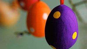 Pääsiäismunat suklaamunan yllätysrasiasta. Kuva: Väne Väisänen