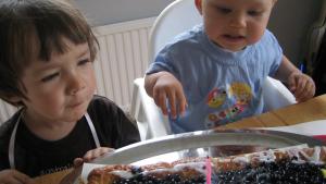 Lapsen ruokailu voi olla hankalaa. Kuva: Viivi Lehtonen