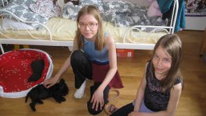 Muru ja tytöt Minun kotini -radiosarjassa. Kuva: Emilia Cronvall