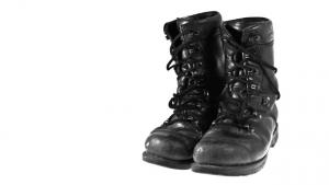 Armeijavaatteet on pop. Kuva: Andrzej Pobiedzinski, stock.xchng.