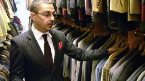 Arman Alizad kelpuuttaa kirpparivaatteetkin. Kuva: Jenny Huttunen