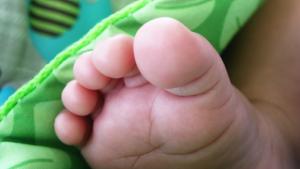 Bébé! Tunnetut suomalaiset äidit kommentoivat ranskalaista kasvatusta. Kuva: ach