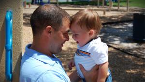 Lastenpsykiatri Janna Rantala: Syli, kosketus, katse. Kuva: Alphao, Stock.xchng