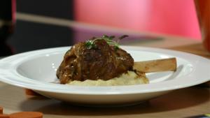 Resepti: Karitsanpotkaa ja palsternakkapyreetä. Kuva: Yle Aamu-tv, Voita & Soker