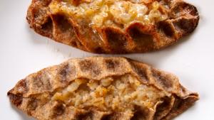 Karjalanpiirakat. Kuva: Viivi Lehtonen