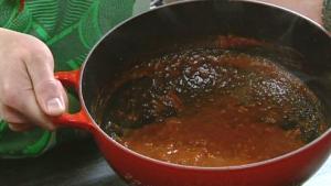 Kotona tehty ketsuppi Paulin ohjeella. Kuva: Strömsö