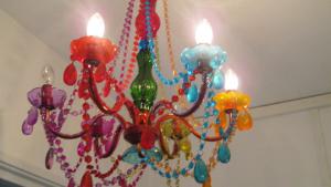 Kattokruunu. Koti ilmentää identitettiä. Kuva: Emilia Cronvall.