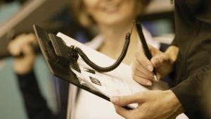 Personal trainer opastaa kuntosaliharjoittelun maailmaan. Kuva: Comstock.