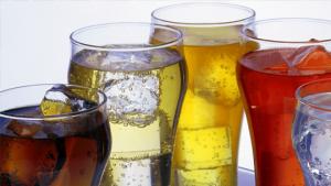 Makeutusaineiden käyttö voi lihottaa. Kuva: Yle, Comstock