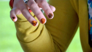 Kynsien marmorointi tuo piristävää vaihtelua kynsienlakkaukseen.