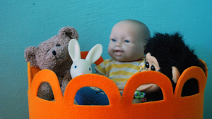 Huovasta valmistettu kori on hauska säilytyspaikka esimerkiksi leluille.