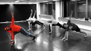 Nykymiehet tanssivat sydämensä kyllyydestä. Kuva: Reetta Arvila