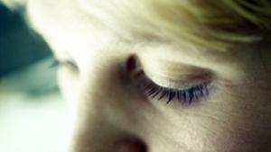 Nainen ei kestä viinaa kuin mies. Kuva: Touko Yrttimaa/YLE.