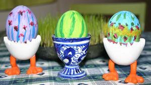 Pääsiäismunien värjääminen. Kuva: Rita Trötschkes
