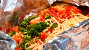 Katkarapupastaa foliossa. Lähde: pastanjauhantaa.blogspot.com