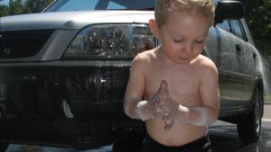 Vinkit auton pesuun. Kuva: stock.xchng