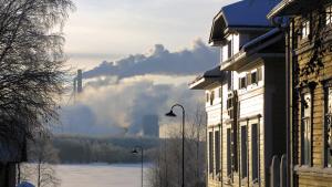 Tästä elämästä: Takaisin kotikonnuille. Puutaloja Oulussa v. 2003. Kuva: Mika Ka