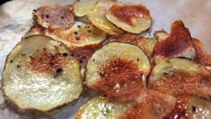 Kotitekoiset perunalastut. Kuva: Siiri Huttunen, Yle Olotila