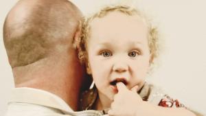 Isä on tärkeä kaikissa elämänvaiheissa. Kuva: stock.xchng