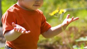 Tunnetaidot opitaan aikuisen mallista. Kuva: Satu Pirinen