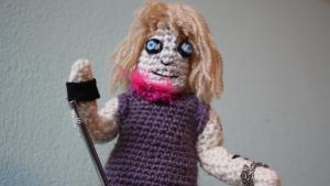 Huumorivirkkaajan päiväkirja: Michael Monroe -nukke valmistui juhlapäiväksi