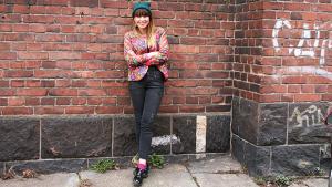 Friida Stenberg on kierrätyspukeutuja. Kuva: Iiris Iivonen