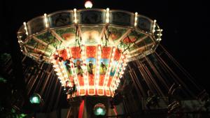 Neonvaloja ja hattaraa. Kuva: Siiri Huttunen