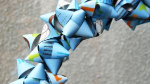 Kahvipusseista valmistettu ovikranssi on uusiokäyttöä parhaimmillaan!