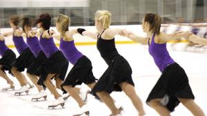 Muodostelmaluistelussa päästään huipulle yhdessä. Kuva: Siiri Huttunen