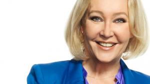 Outi Broux stylistina Tuhkimotarinoissa.  Kuva: Numi Nummelin, Yle Kuvapalvelu