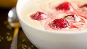 Raakaruokaa herkkusuulle: tuorepuurot Outi Rinteen tapaan. Kuva: Outi Rinne/Aten