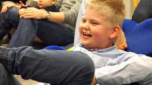 Ville Lönnqvist Kaikkien lasten synttäreillä Jaatinen ry:n tiloissa. Kuva: Marko