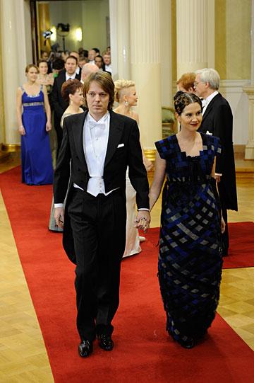 Johanna Sumuvuori ja Jarkko Jokelainen Linnassa 6.12.2010. Kuva: Yle Johanna Sumuvuori ja Jarkko Jokelainen Linnassa 6.12.2010. Kuva: Yle