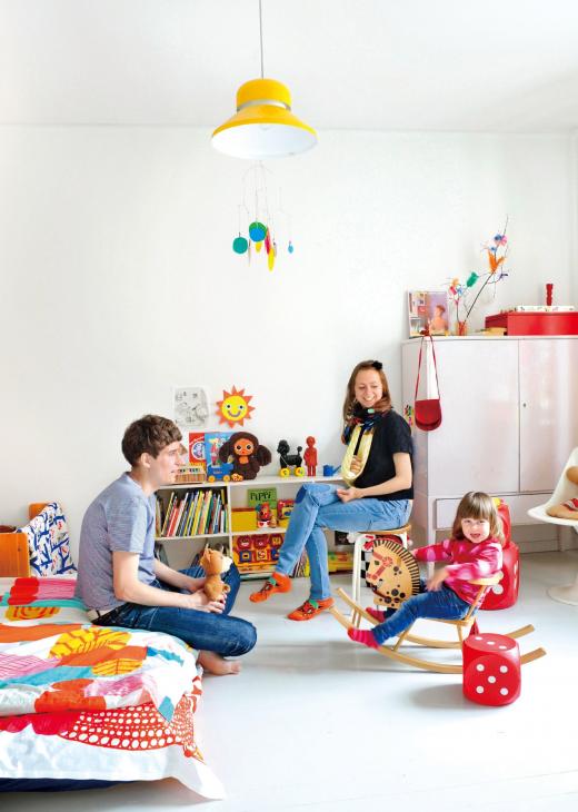 Maija Louekari ja Kasper Strömman sekä Stella. Kuva: Finland Family Style/Paumes Maija Louekari ja Kasper Strömman sekä Stella. Kuva: Finland Family Style/Paumes