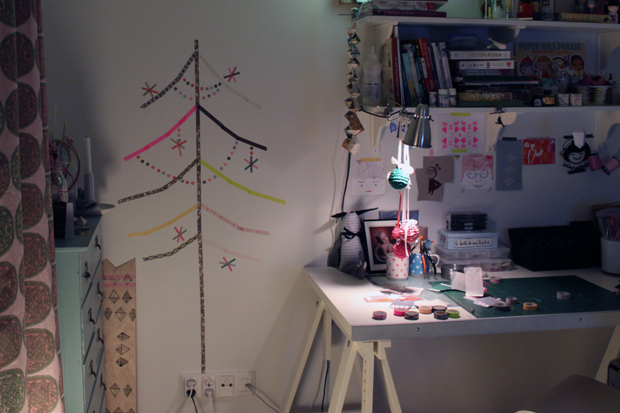 Joulupuu on teipattu