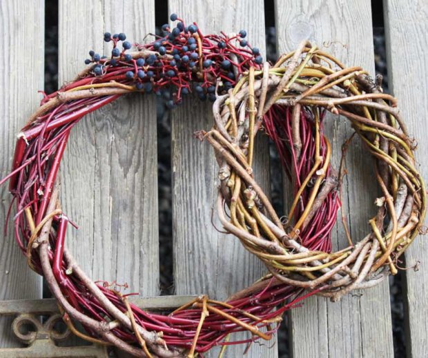 Kieputtele kranssipohja oksista tai villiviinistä. Kuva: Yle Olotila, Ulla Vuorela Kieputtele kranssipohja oksista tai villiviinistä. Kuva: Yle Olotila, Ulla Vuorela