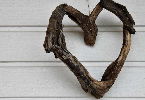 Kieputtele kranssipohja oksista tai villiviinistä. Kuva: Yle Olotila, Ulla Vuorela Kieputtele kranssipohja oksista tai villiviinistä. Kuva: Yle Olotila, Ulla Vuorela