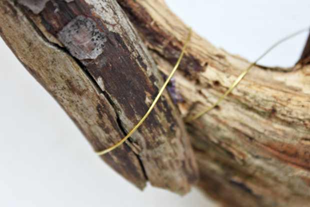 Kieputtele kranssipohja oksista tai villiviinistä. Kuva: Yle Olotila, Ulla Vuorela