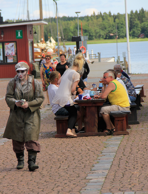 Sissipuutarhurit Loviisassa. Sissipuutarhurit Loviisassa.