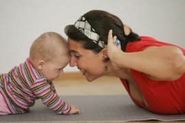 Äiti kuntoon! Itsestä huolehtiminen synnytyksen jälkeen. Kuva: Seppo Sirkka Äiti kuntoon! Itsestä huolehtiminen synnytyksen jälkeen. Kuva: Seppo Sirkka