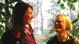 Riina Katajavuori ja Salla Savolainen. Kuva: Anna Tulusto