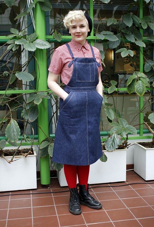 Kierrätyspukeutuja Reetta. Kuva: Siiri Huttunen