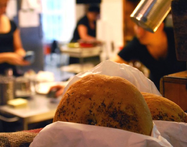 Kinuskilla on Kellokosken herkku. Kuva: Anni Alatalo, Yle Olotila. Kinuskilla on Kellokosken herkku. Kuva: Anni Alatalo, Yle Olotila.