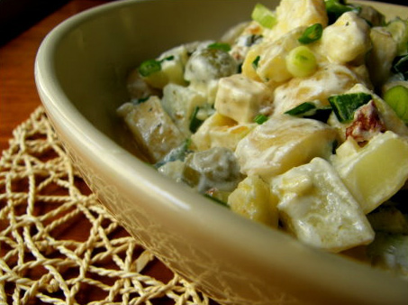 Feta-perunasalaatti. Kuva: pippurimylly2.blogspot.com Feta-perunasalaatti. Kuva: pippurimylly2.blogspot.com