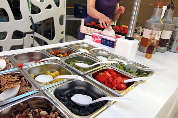 Frozen yogurt on jäinen makupala. Kuva: Siiri Huttunen, Yle Olotila Frozen yogurt on jäinen makupala. Kuva: Siiri Huttunen, Yle Olotila