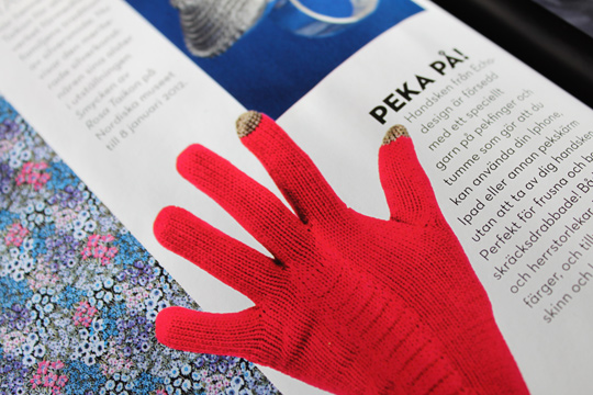 Hanskat kosketusnäytölle. Kuva: Ulla Vuorela: Sköna hem 11/2011. Hanskat kosketusnäytölle. Kuva: Ulla Vuorela: Sköna hem 11/2011.