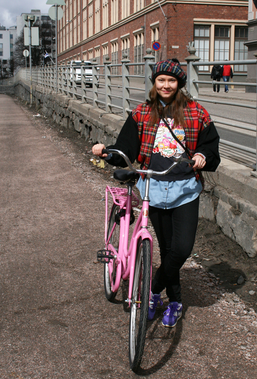 Iiris - kierrätyspukeutuja. Kuva: Friida Stenberg.