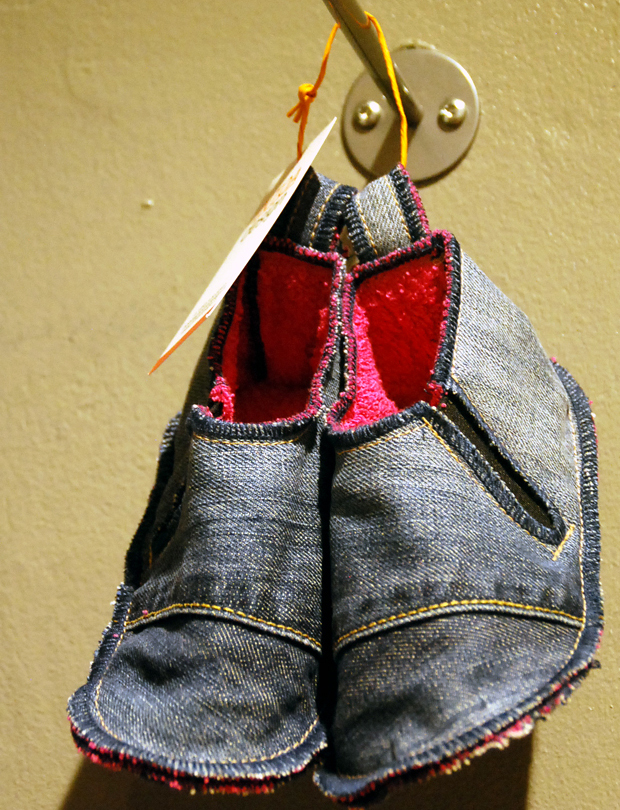 Käsityöt ja kierrätys elämäntapana. Kuva: Anni Alatalo, Yle Olotila.