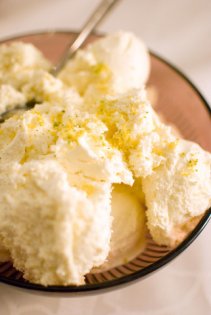 Sitruunajäätelö. Kuva: Janna Kurth, ruokahommia.blogspot.com